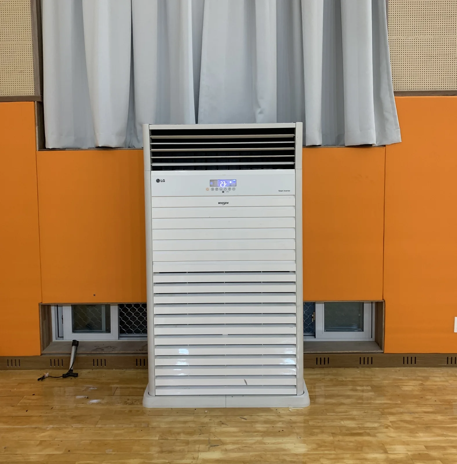 상업시설 벽걸이 및 스탠드 설치사례 31